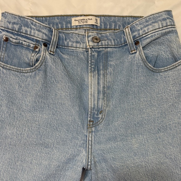 Abercrombie & Fitch Women’s Straight Jeans in Light Blue - Picture 1 of 4